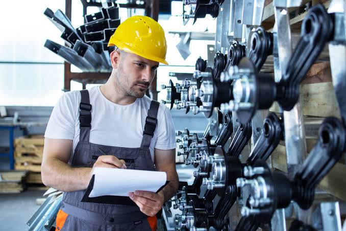 Surstock d’un côté, pièces critiques manquantes de l’autre : votre stock de maintenance est-il vraiment optimisé ?
